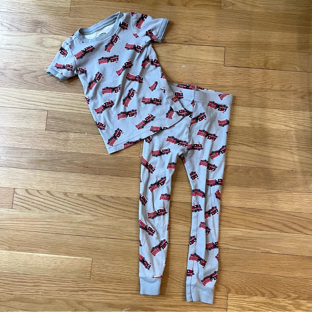 [3 for $15] Firetruck Short Sleeve Pajama Set (5T)